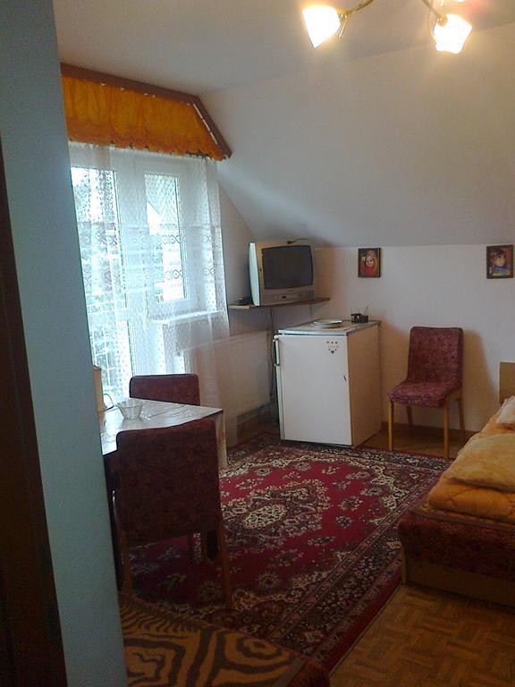 Maxim Pokoje Goscinne Iwonicz-Zdrój Exterior foto